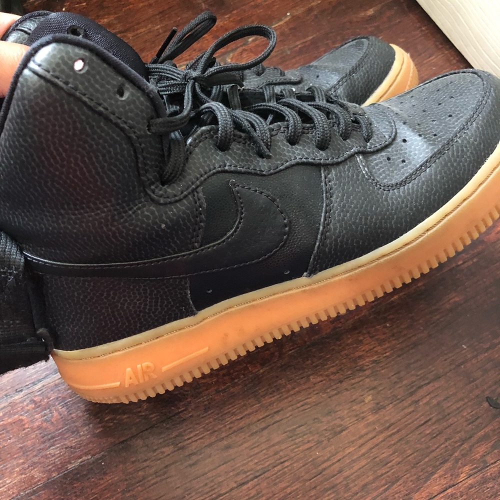 Black nike Air Force 1’s